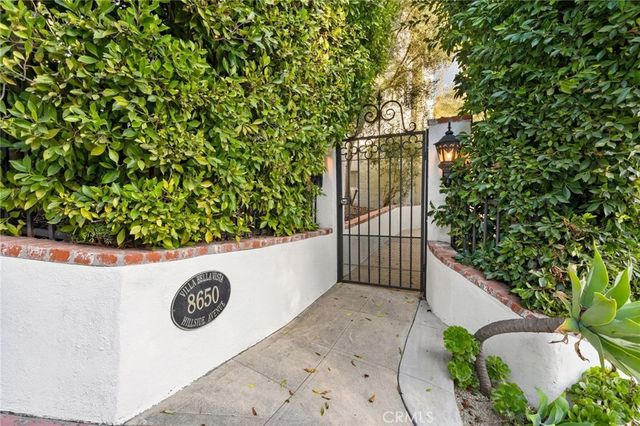 8650 Hillside Avenue, West Hollywood, CA 90069