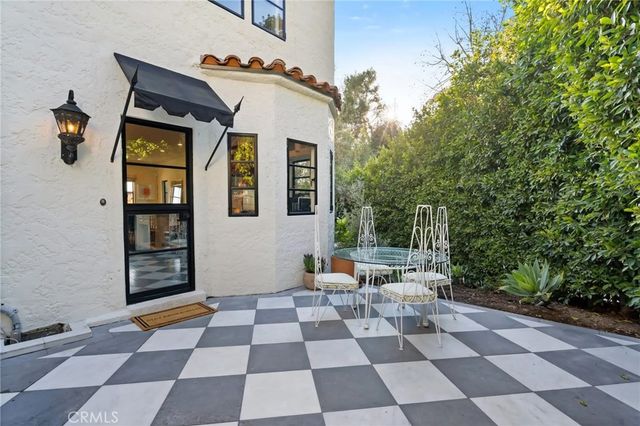 8650 Hillside Avenue, West Hollywood, CA 90069