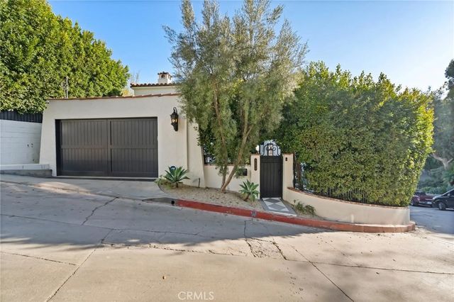 8650 Hillside Avenue, West Hollywood, CA 90069