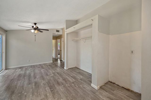 9 Thatcher Cir, Sacramento, CA 95823