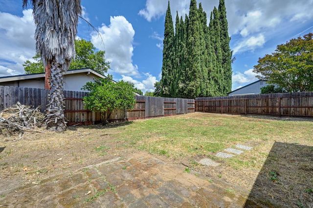 9 Thatcher Cir, Sacramento, CA 95823