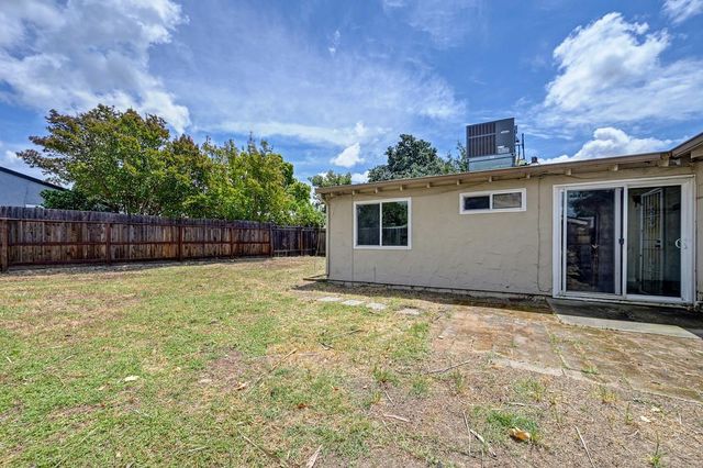 9 Thatcher Cir, Sacramento, CA 95823