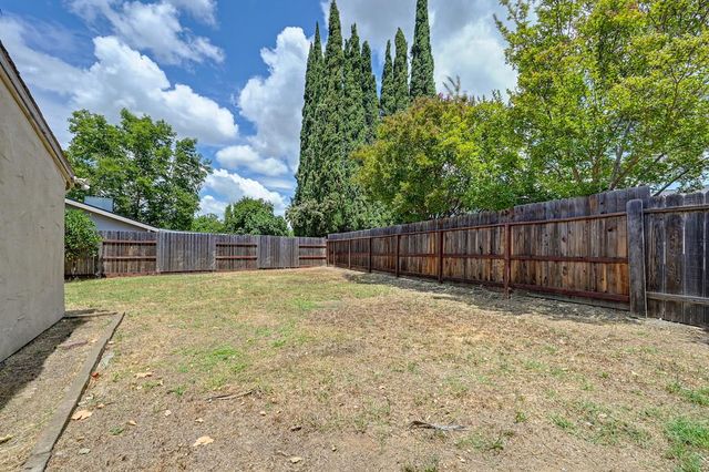 9 Thatcher Cir, Sacramento, CA 95823