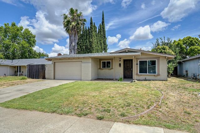 9 Thatcher Cir, Sacramento, CA 95823