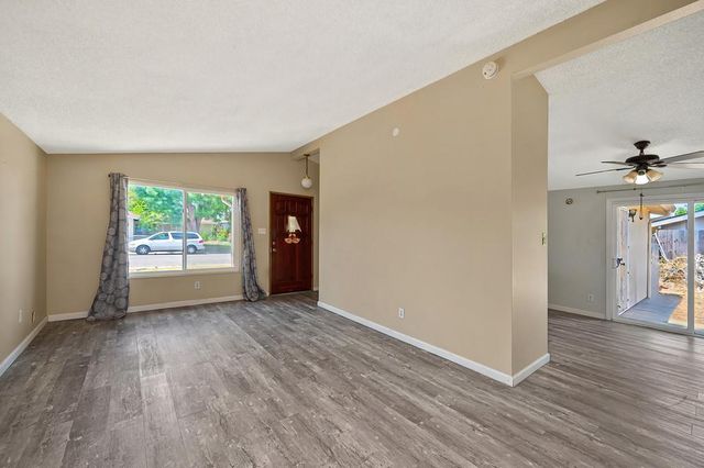 9 Thatcher Cir, Sacramento, CA 95823