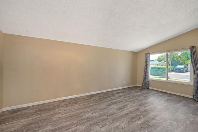 9 Thatcher Cir, Sacramento, CA 95823