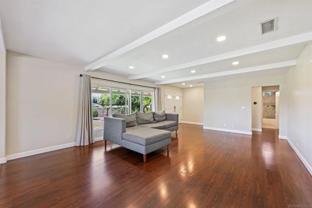 2124 Oak Hill Dr., Escondido, CA 92027