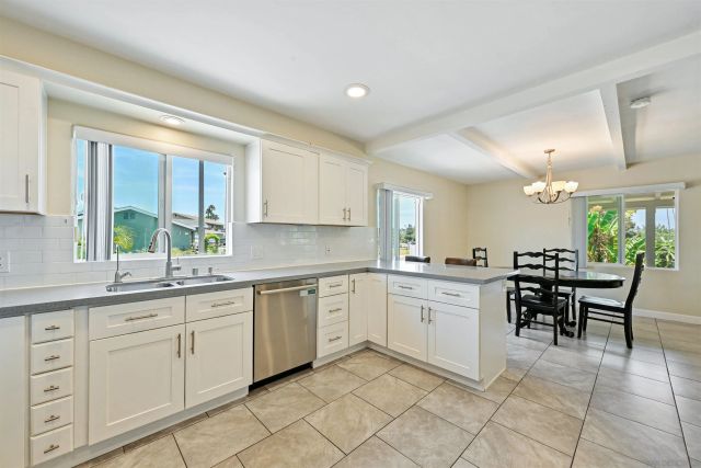 2124 Oak Hill Dr., Escondido, CA 92027