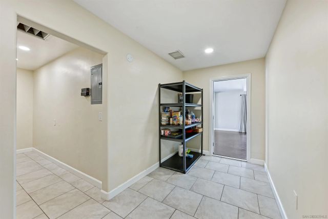2124 Oak Hill Dr., Escondido, CA 92027