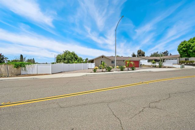 2124 Oak Hill Dr., Escondido, CA 92027