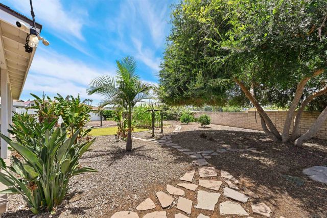 2124 Oak Hill Dr., Escondido, CA 92027