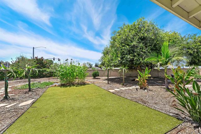 2124 Oak Hill Dr., Escondido, CA 92027
