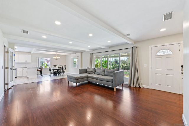 2124 Oak Hill Dr., Escondido, CA 92027