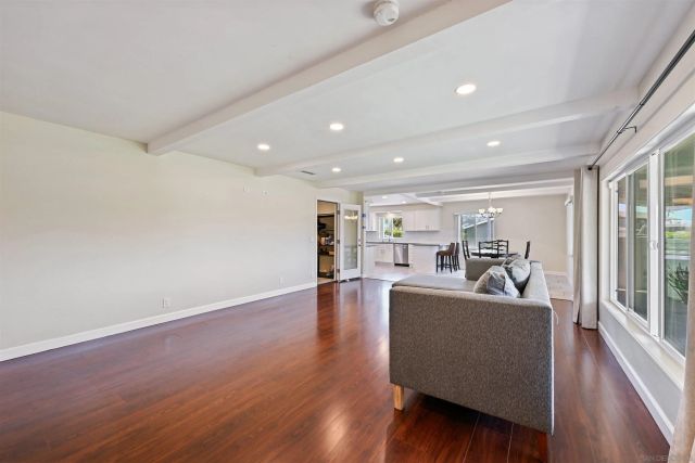 2124 Oak Hill Dr., Escondido, CA 92027