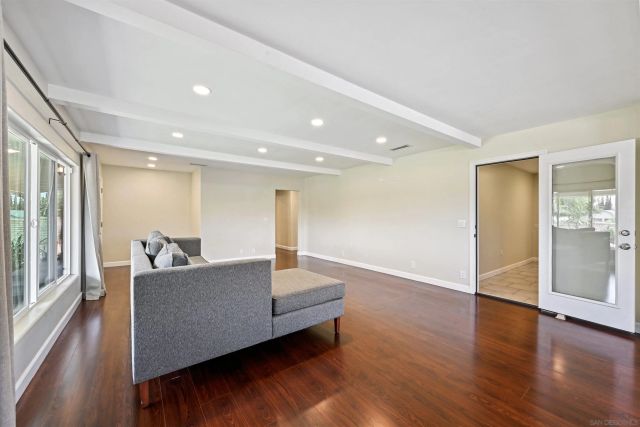 2124 Oak Hill Dr., Escondido, CA 92027