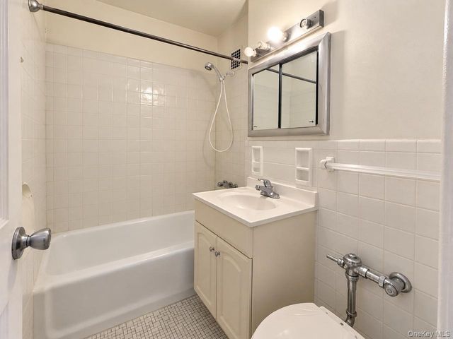 142-05 Roosevelt Avenue 517, Flushing, NY 11354