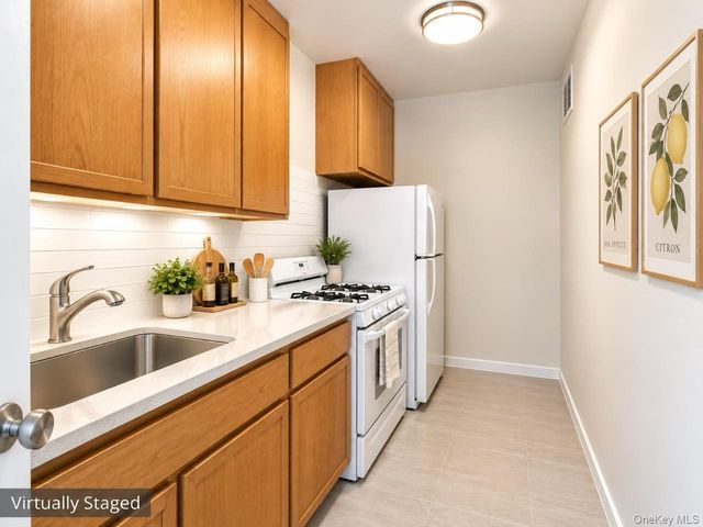 142-05 Roosevelt Avenue 517, Flushing, NY 11354