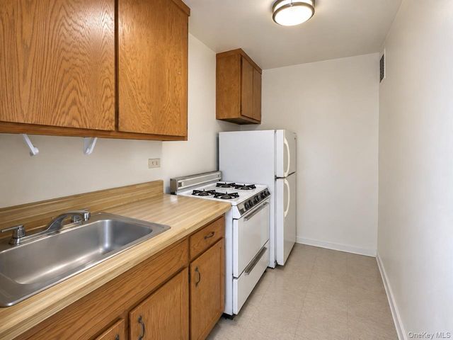 142-05 Roosevelt Avenue 517, Flushing, NY 11354