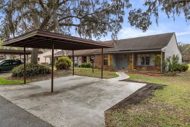 35120 WHISPERING OAKS BOULEVARD, Dade City, FL 33523