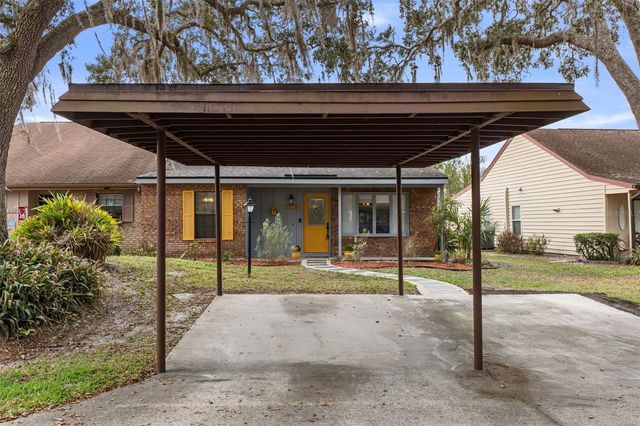 35120 WHISPERING OAKS BOULEVARD, Dade City, FL 33523