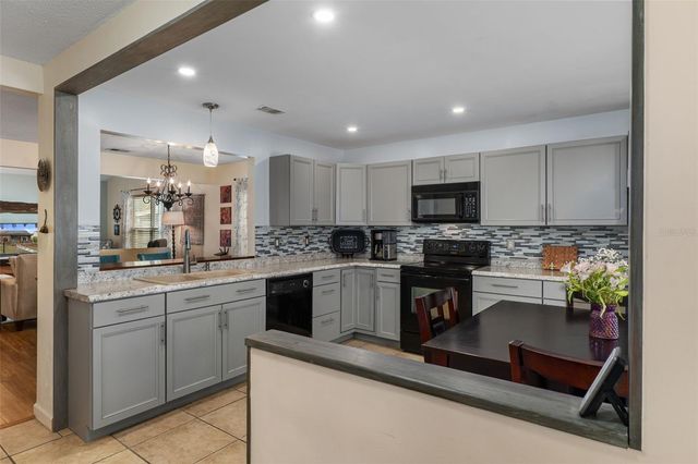 35120 WHISPERING OAKS BOULEVARD, Dade City, FL 33523