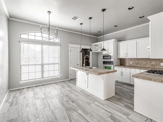 5013 NW 163rd Road, Edmond, OK 73013