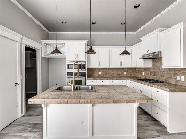 5013 NW 163rd Road, Edmond, OK 73013