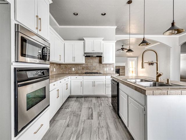5013 NW 163rd Road, Edmond, OK 73013