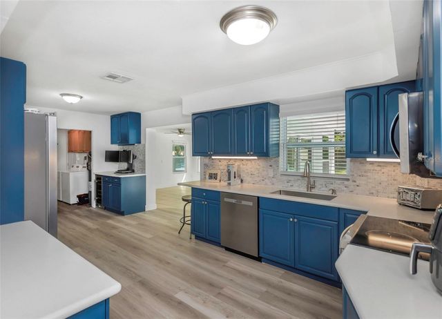 3070 DRYER AVENUE, Largo, FL 33770