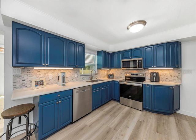 3070 DRYER AVENUE, Largo, FL 33770