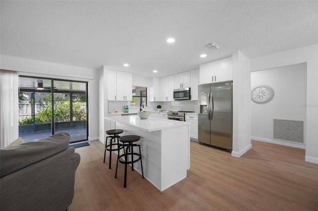 9880 W BAY STREET, Seminole, FL 33776