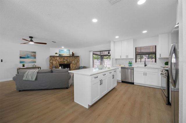 9880 W BAY STREET, Seminole, FL 33776