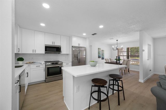9880 W BAY STREET, Seminole, FL 33776