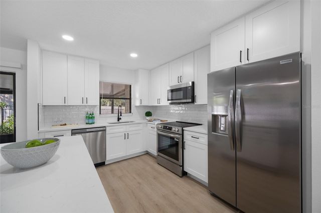 9880 W BAY STREET, Seminole, FL 33776