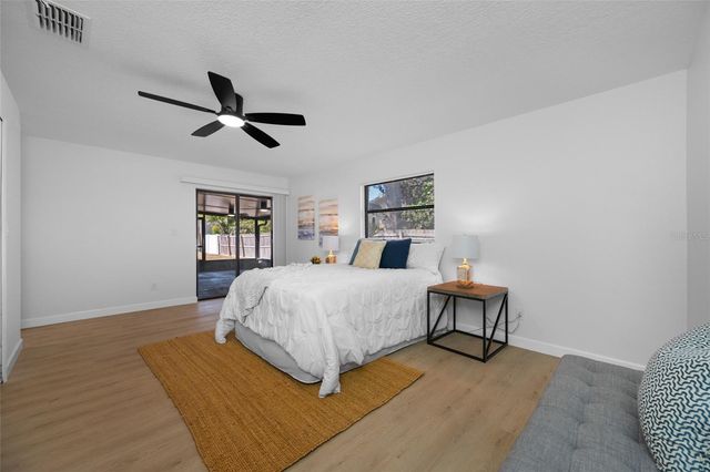 9880 W BAY STREET, Seminole, FL 33776