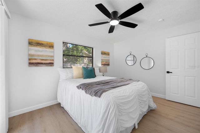 9880 W BAY STREET, Seminole, FL 33776