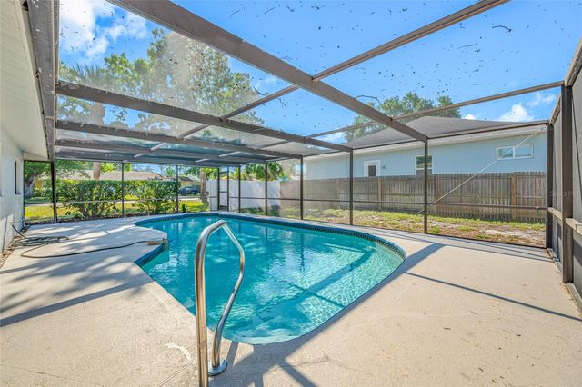 9880 W BAY STREET, Seminole, FL 33776