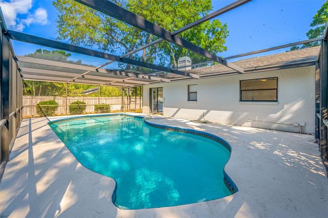 9880 W BAY STREET, Seminole, FL 33776