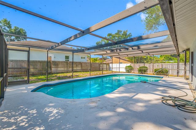 9880 W BAY STREET, Seminole, FL 33776