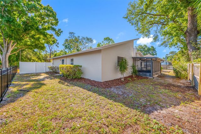 9880 W BAY STREET, Seminole, FL 33776