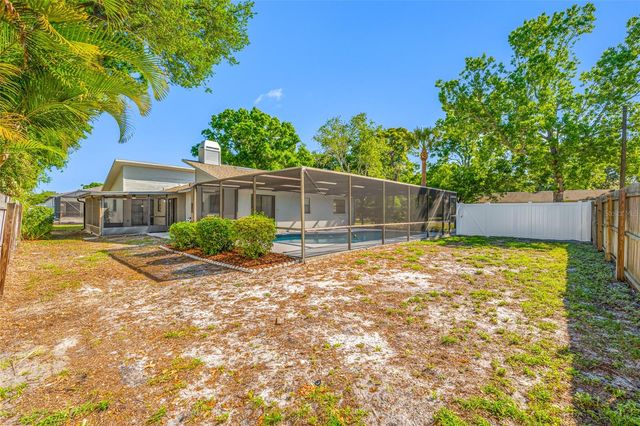 9880 W BAY STREET, Seminole, FL 33776