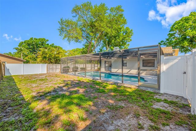 9880 W BAY STREET, Seminole, FL 33776