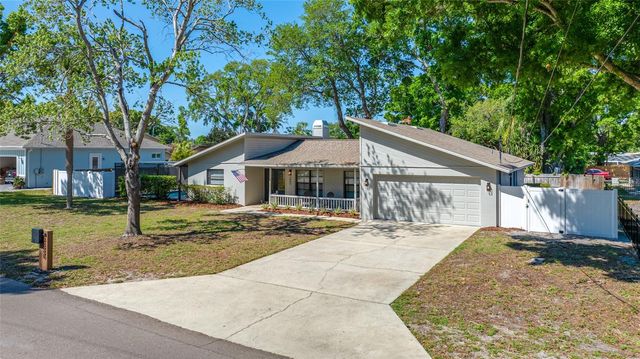 9880 W BAY STREET, Seminole, FL 33776