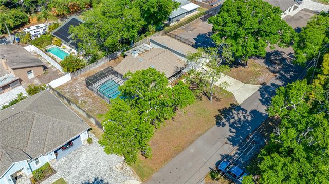9880 W BAY STREET, Seminole, FL 33776