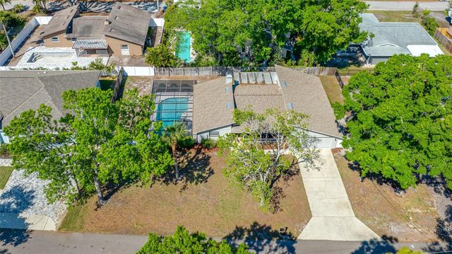 9880 W BAY STREET, Seminole, FL 33776