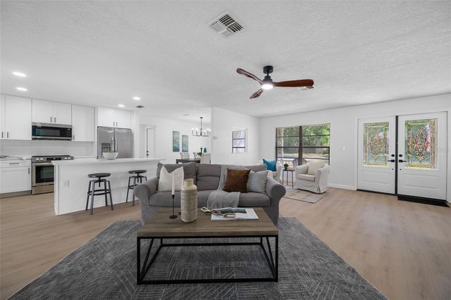 9880 W BAY STREET, Seminole, FL 33776