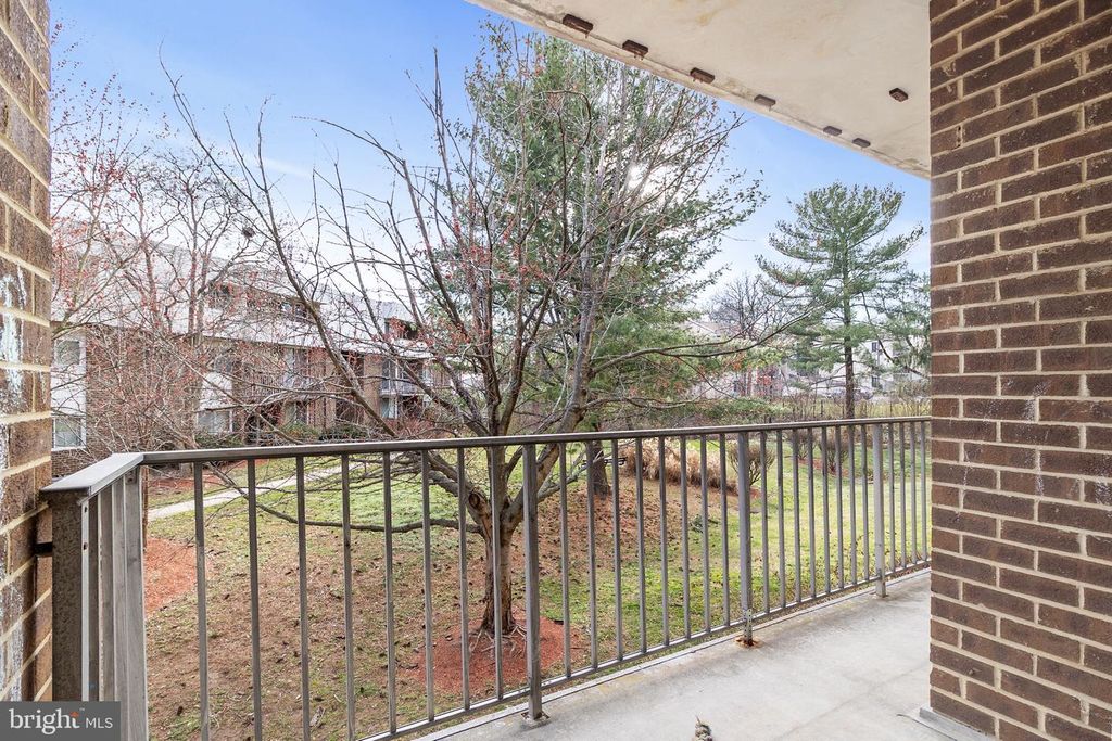 Image 10 of property listing at 10239 PRINCE PL #26-102, Upper Marlboro, MD 20774