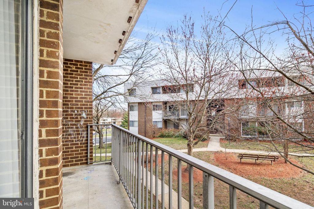 Image 11 of property listing at 10239 PRINCE PL #26-102, Upper Marlboro, MD 20774