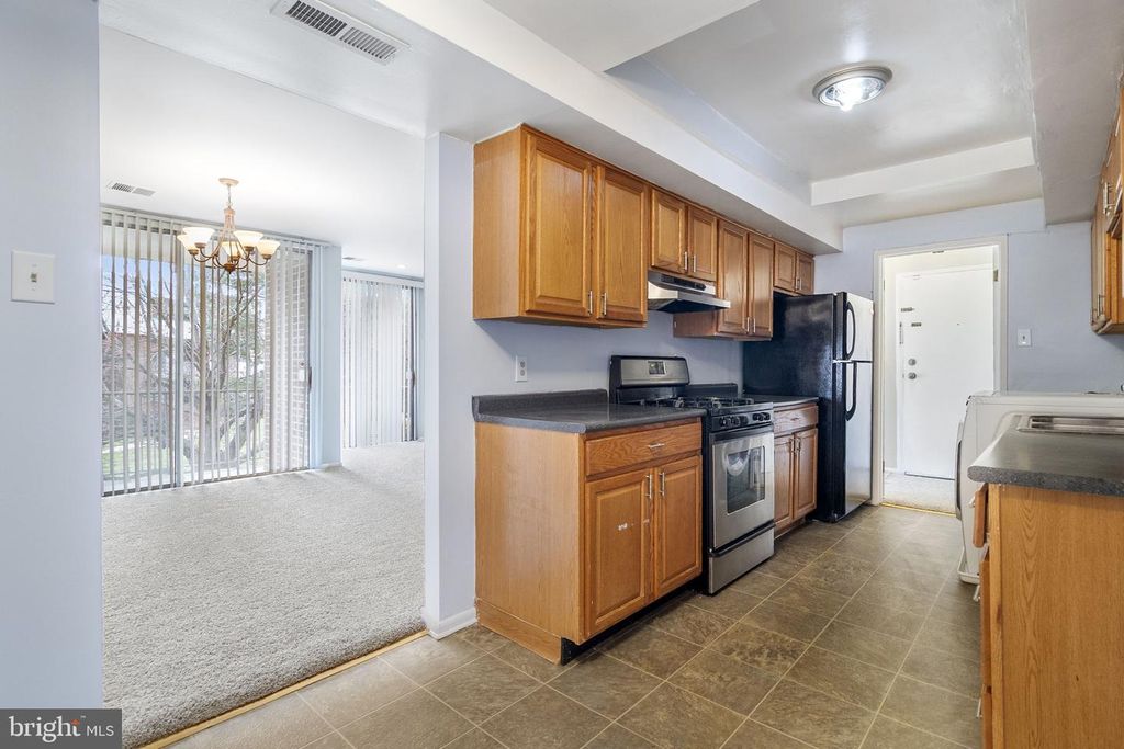 Image 13 of property listing at 10239 PRINCE PL #26-102, Upper Marlboro, MD 20774