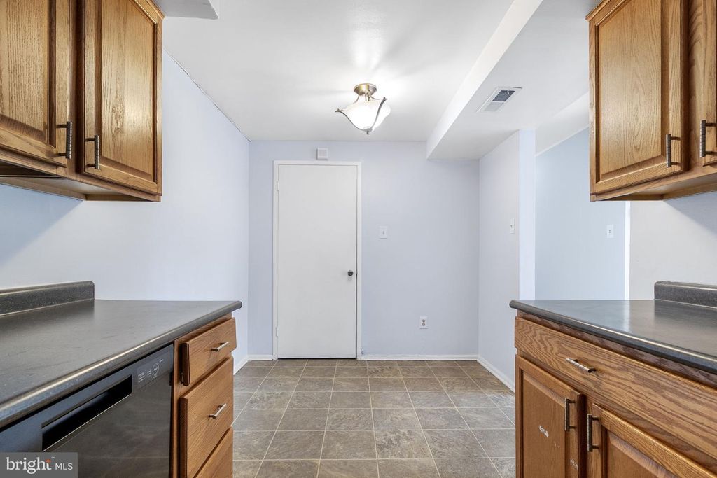 Image 14 of property listing at 10239 PRINCE PL #26-102, Upper Marlboro, MD 20774